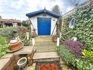 SEAVIEW ROAD- click for photo gallery